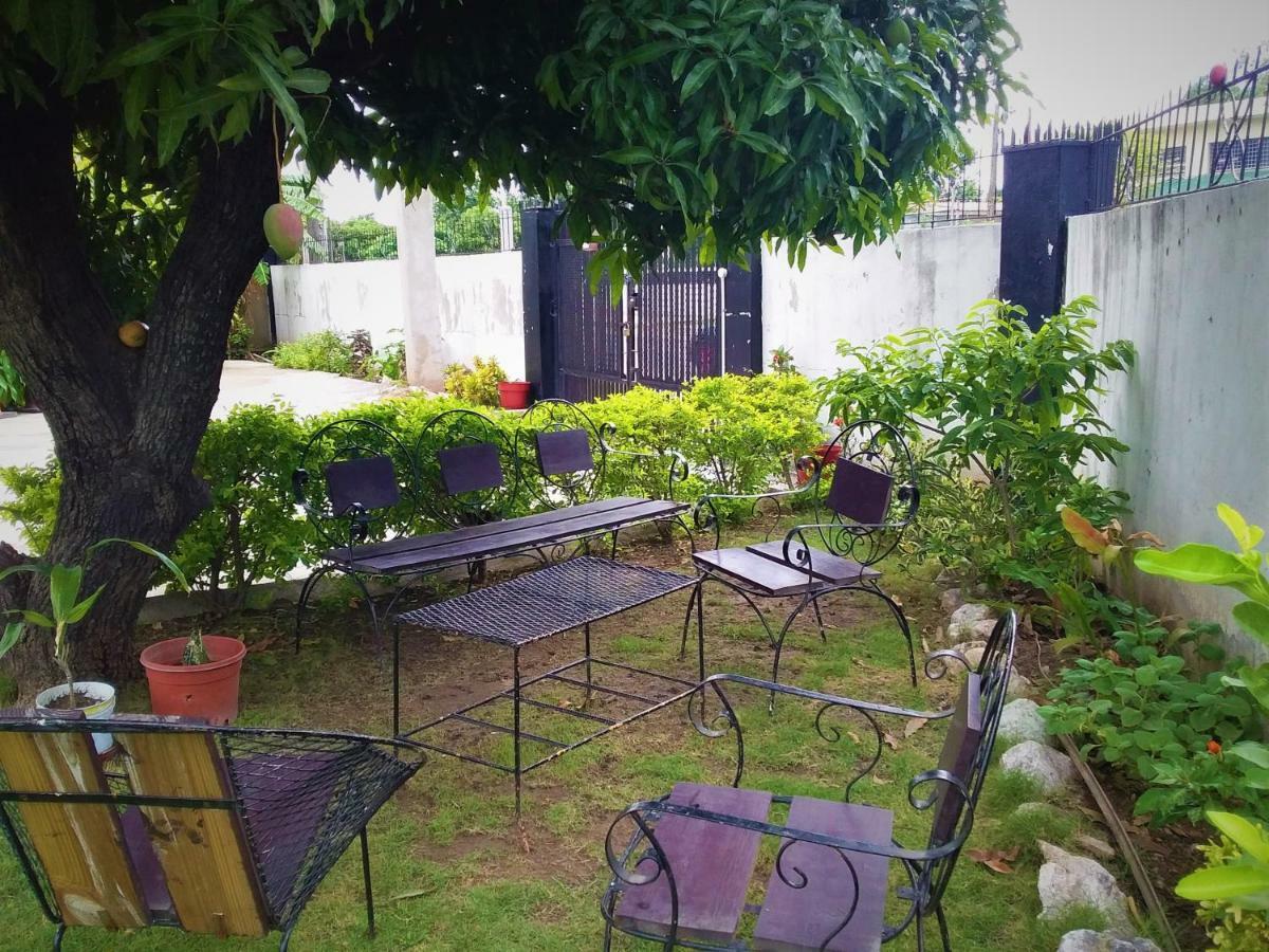 Yard Style Hotel คิงส์ตัน ภายนอก รูปภาพ